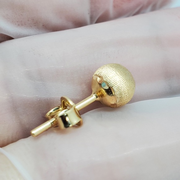 18k Solid Gold Stud Earrings - Picture 8 of 9